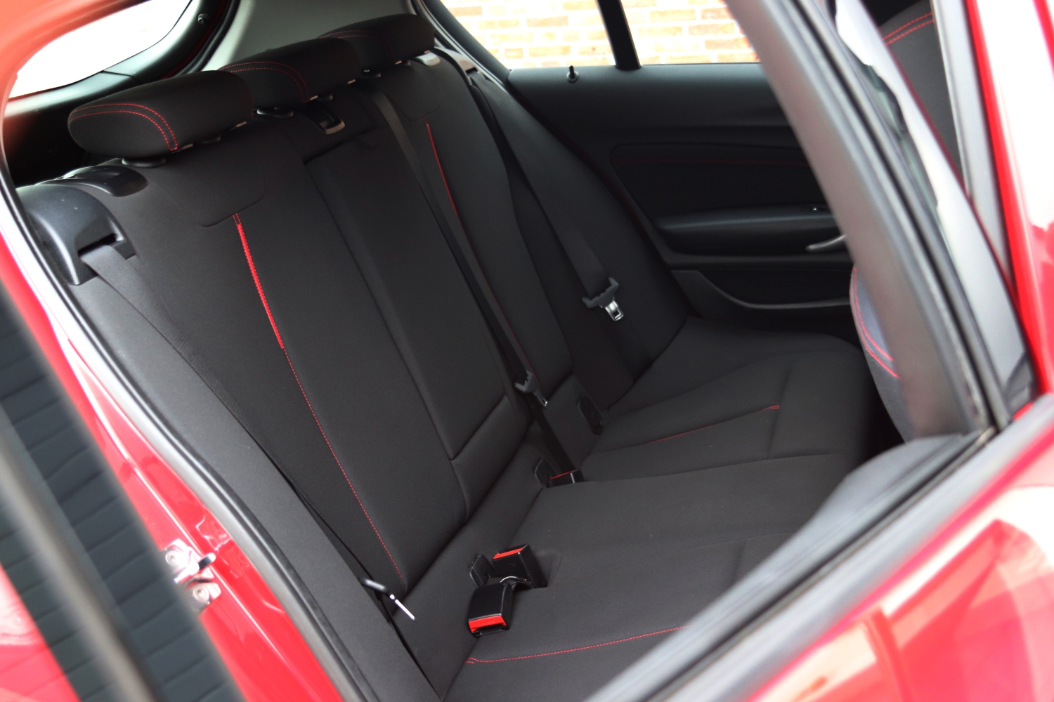 BMW-118i-F20-2011-7557-011.JPG