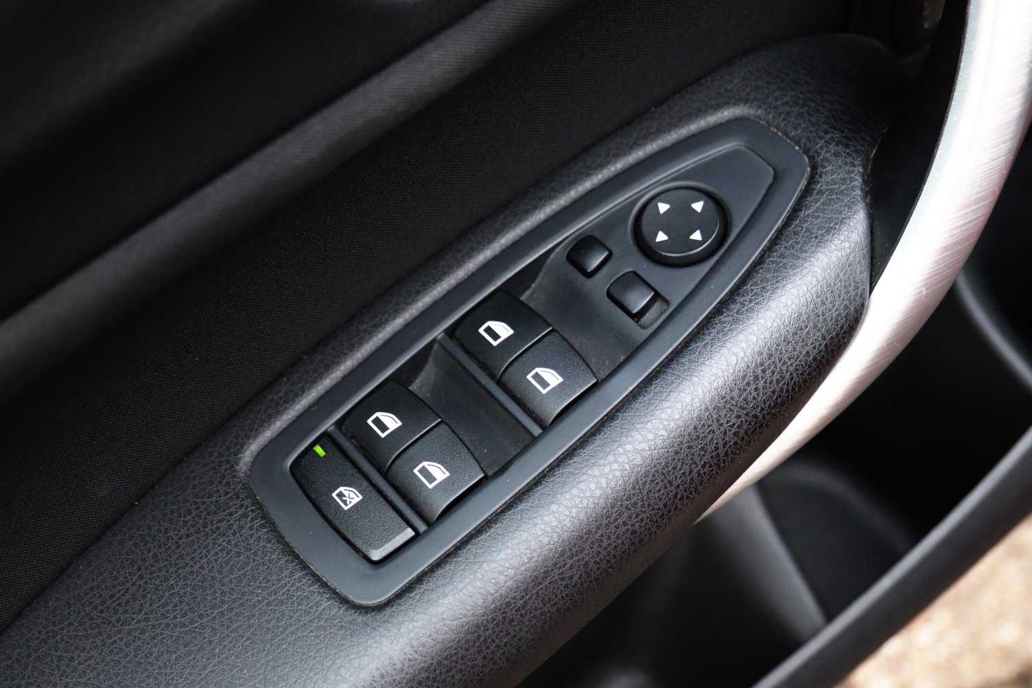 BMW-118i-F20-2011-7557-053.JPG