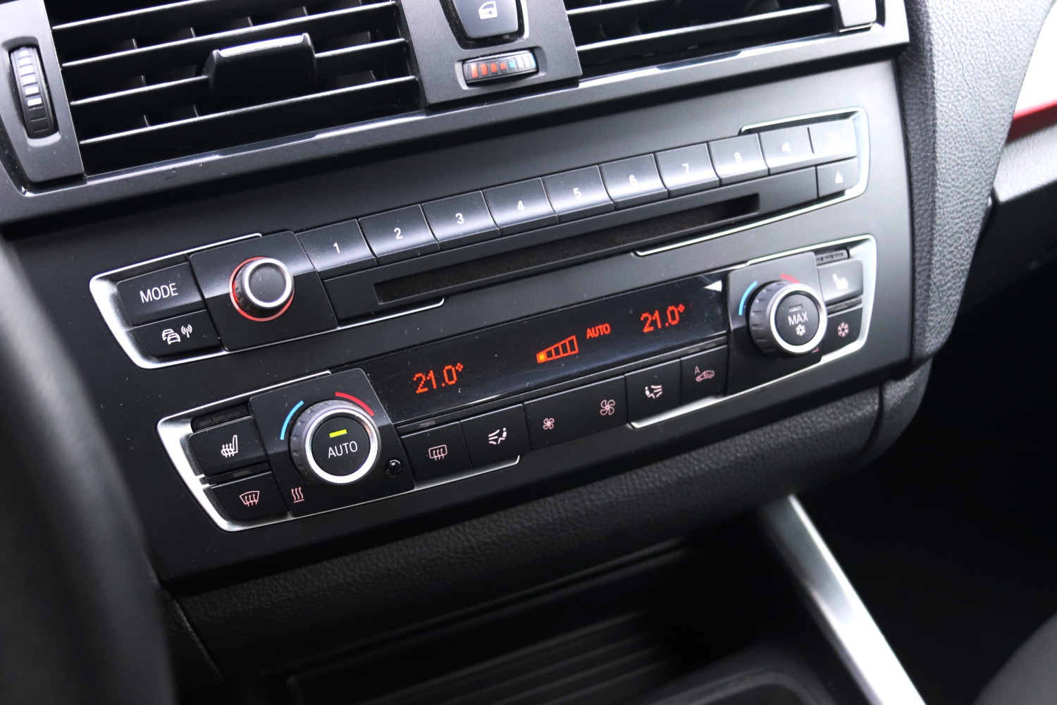 BMW-118i-F20-2011-7557-057.JPG