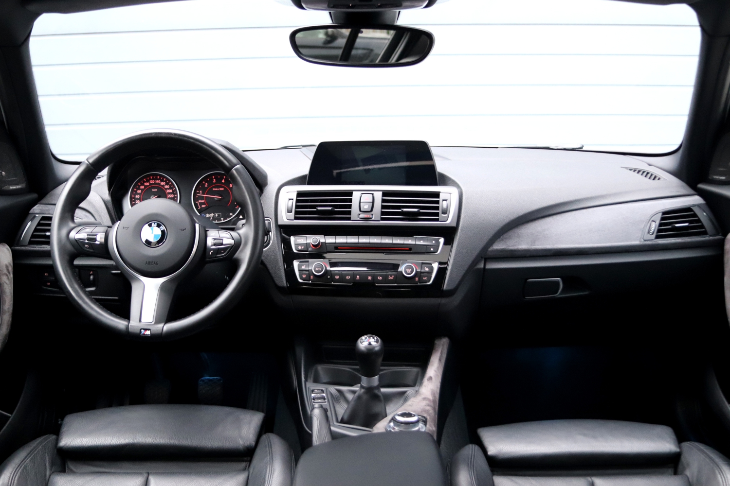 BMW-120i-F20-LCI-2017-7457-028.JPG