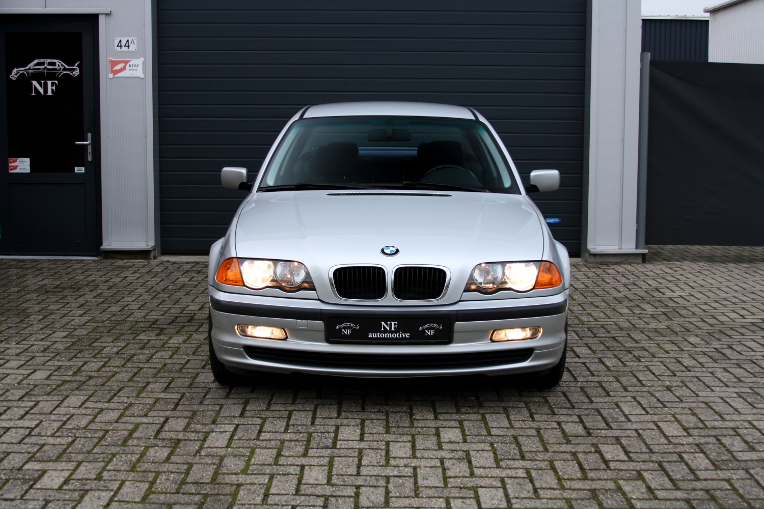 BMW-318i-Seda-E46-1998-012.JPG