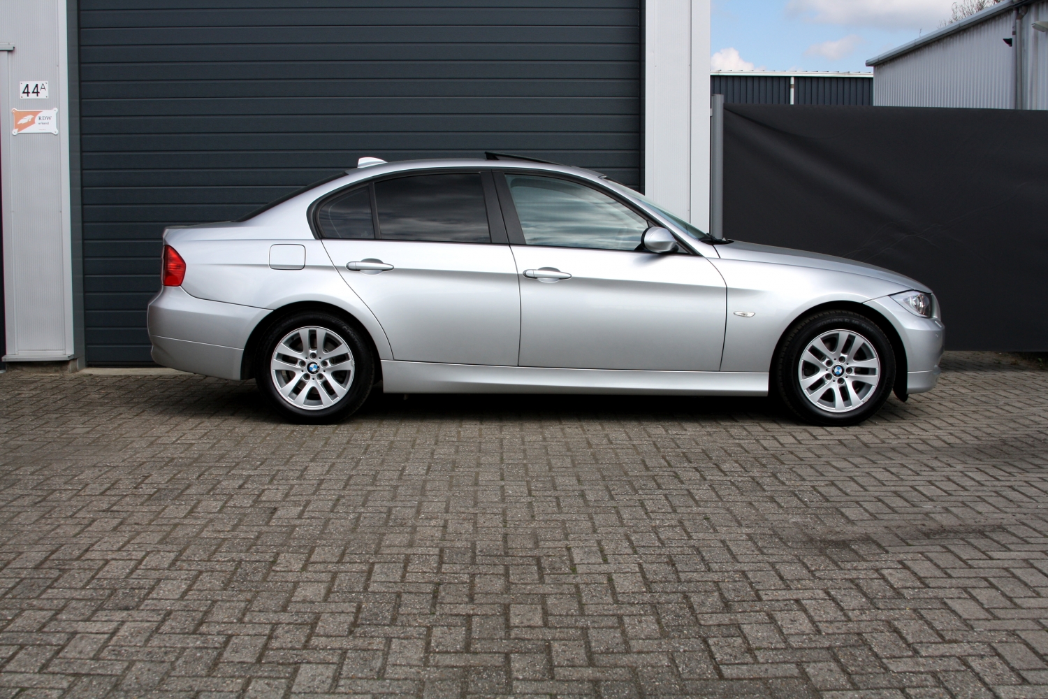 BMW-318i-Sedan-E90-2006-098.JPG