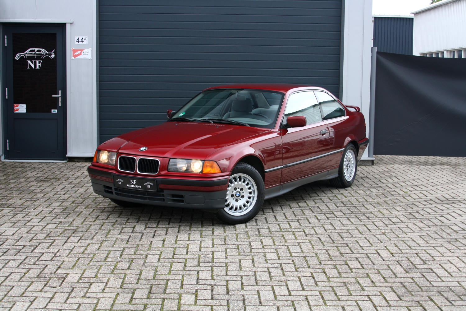 BMW-318is-E36-1992-008.JPG