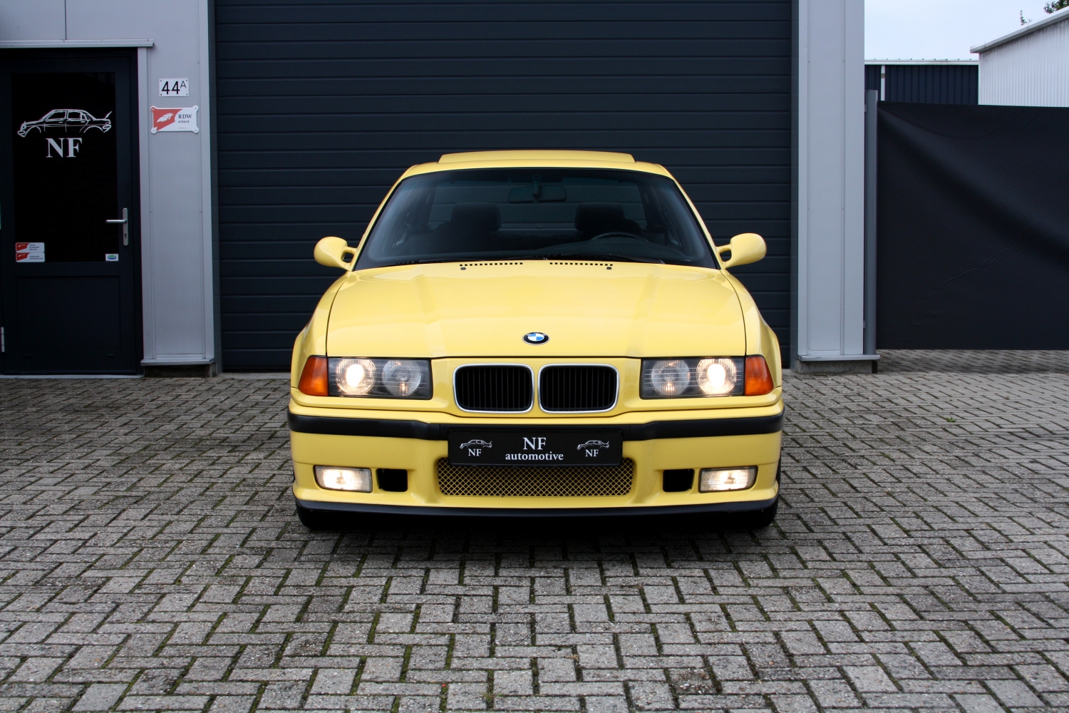 BMW-318is-E36-1992-110.JPG