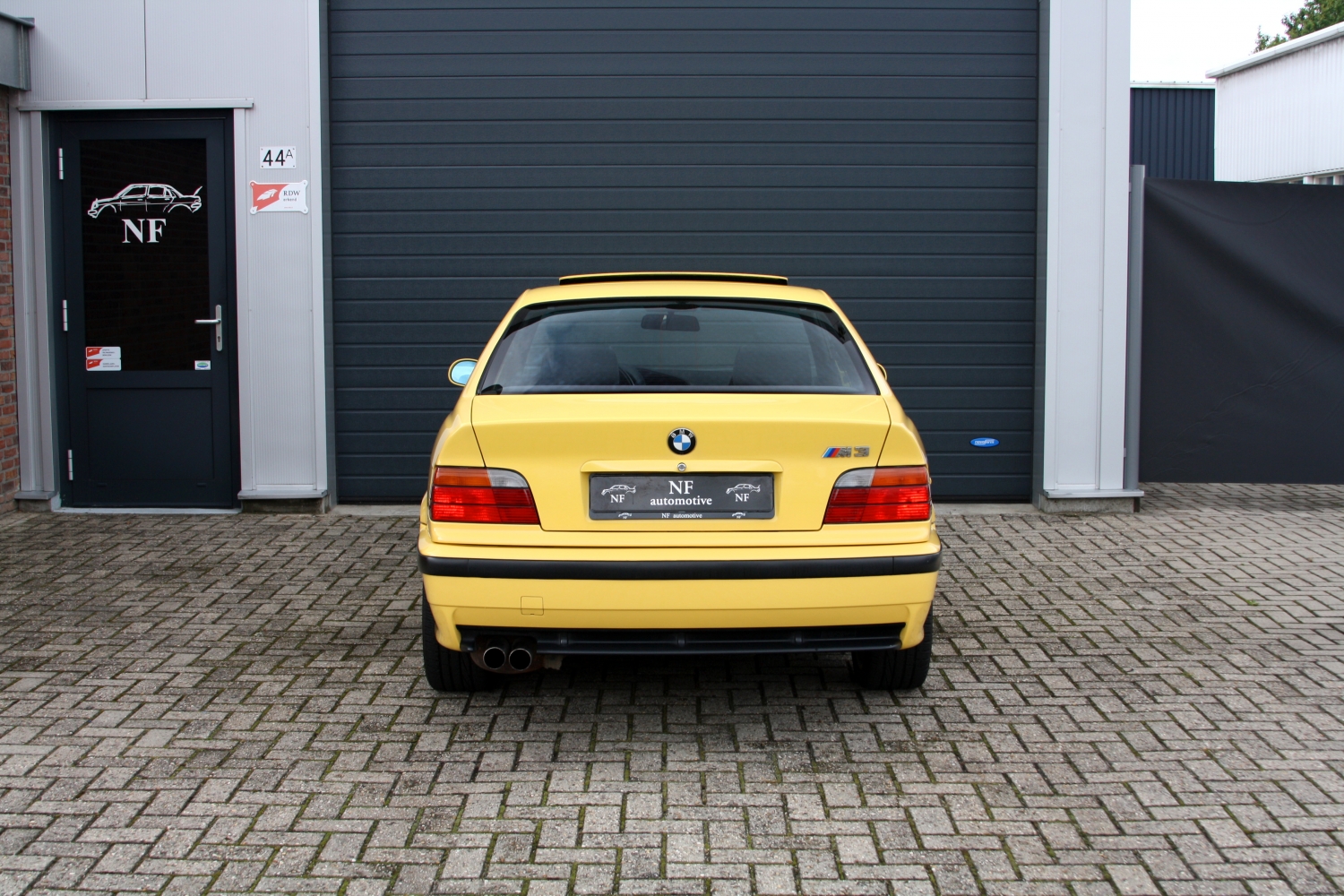 BMW-318is-E36-1992-130.JPG