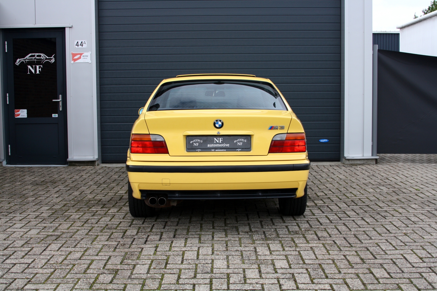 BMW-318is-E36-1992-135.JPG