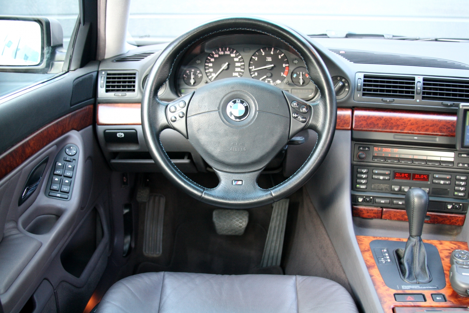 BMW-320CI-E46-2000-130.JPG