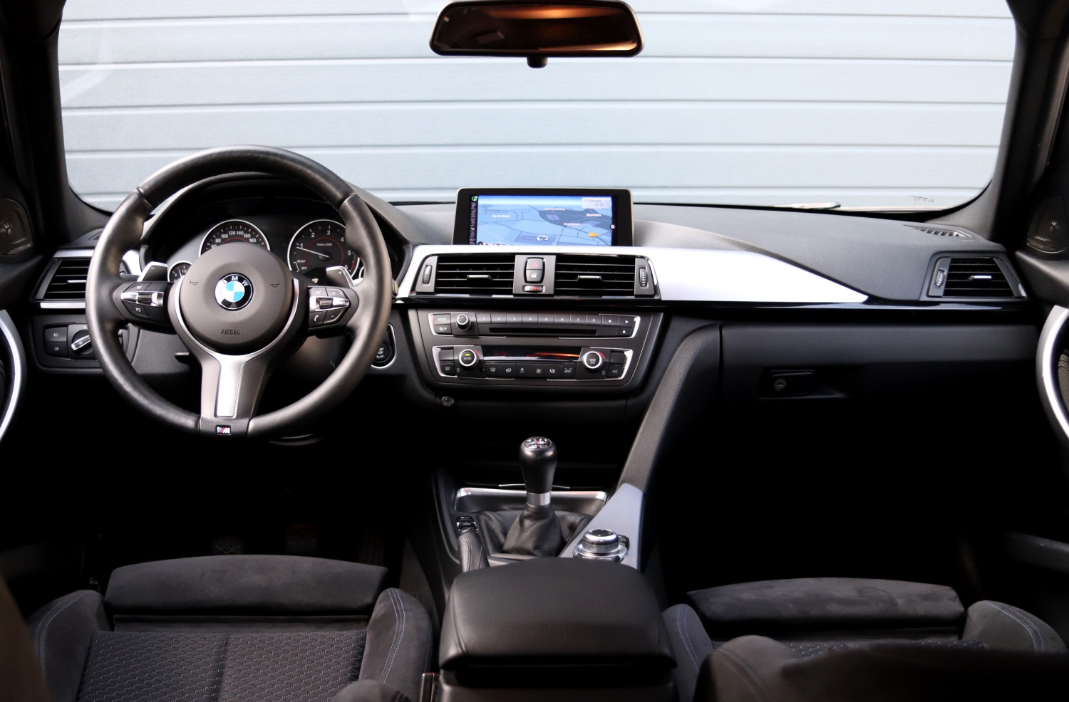 BMW-320D-Touring-F31-2013-HH683P-039.JPG