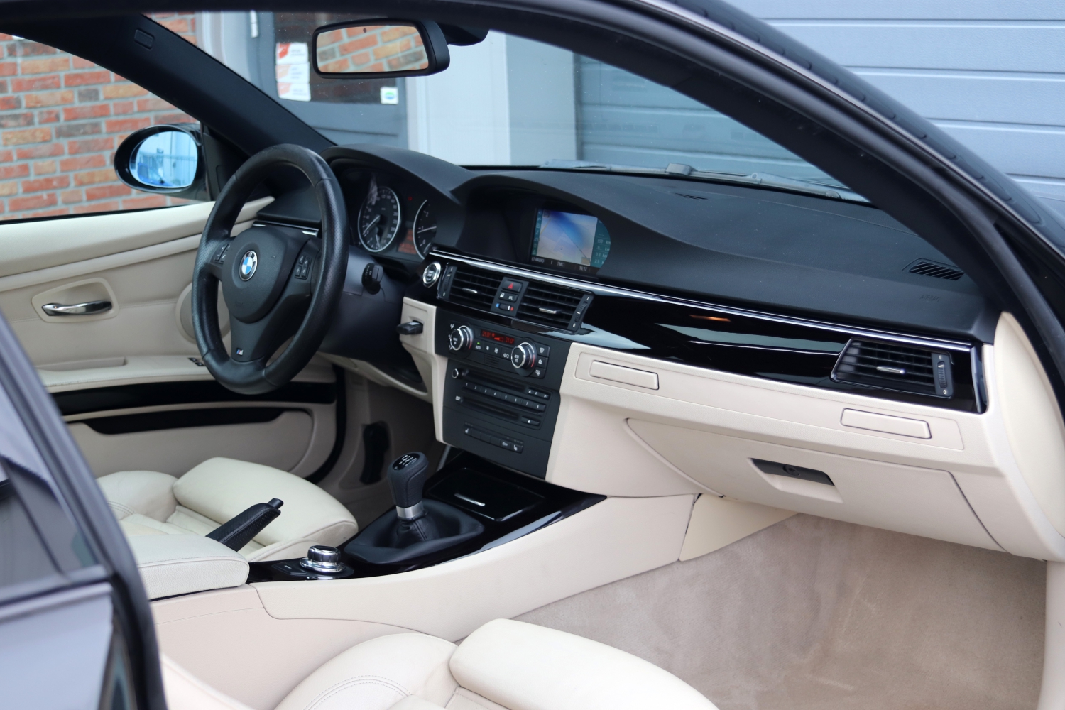 BMW-320i-Coupe-E92-2008-ZT632J-023.JPG