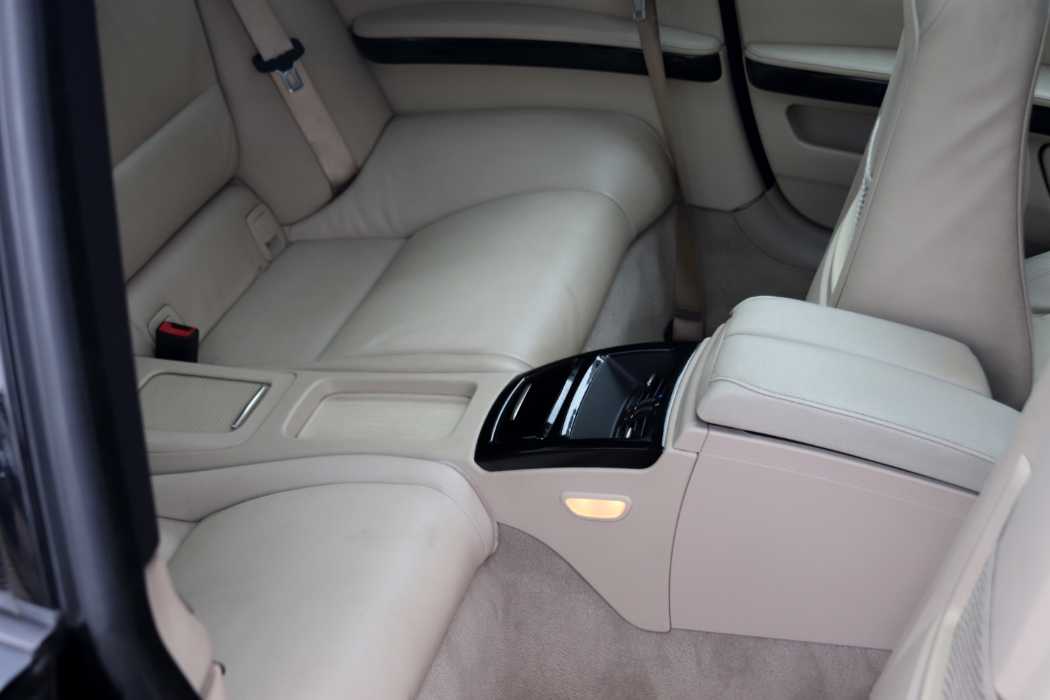 BMW-320i-Coupe-E92-2008-ZT632J-034.JPG