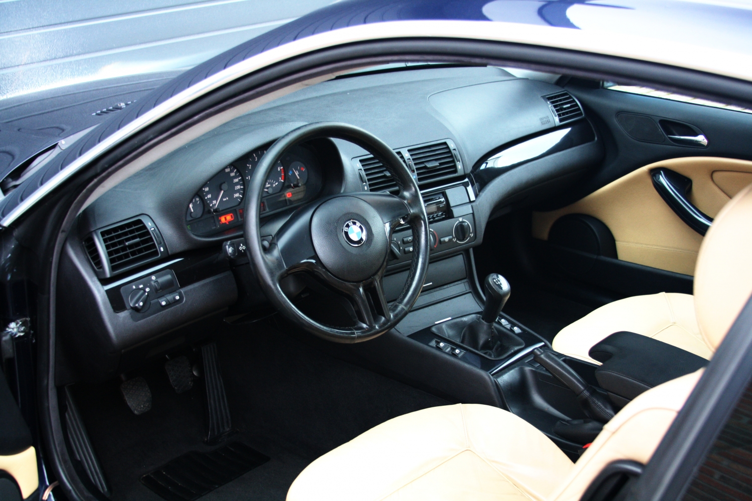 BMW-323CI-E46-2000-021.JPG