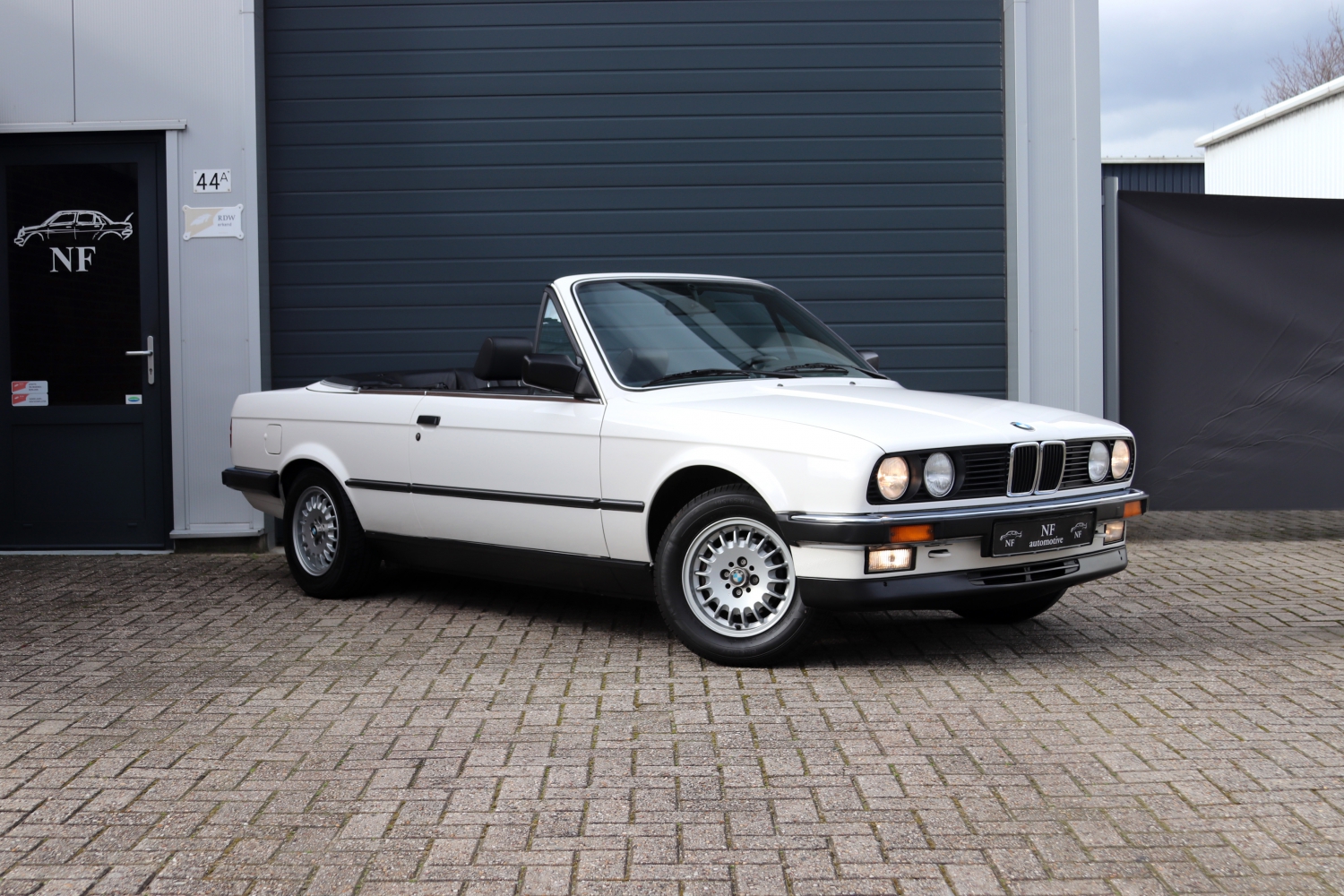 BMW-325i-Cabriolet-E30-1986-65RRT2-014.JPG