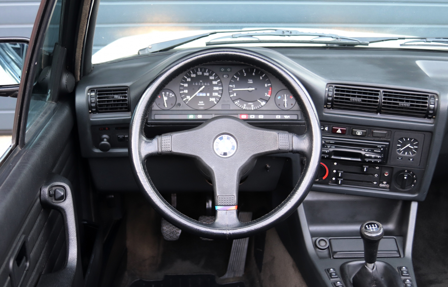 BMW-325i-Cabriolet-E30-1986-65RRT2-040.JPG