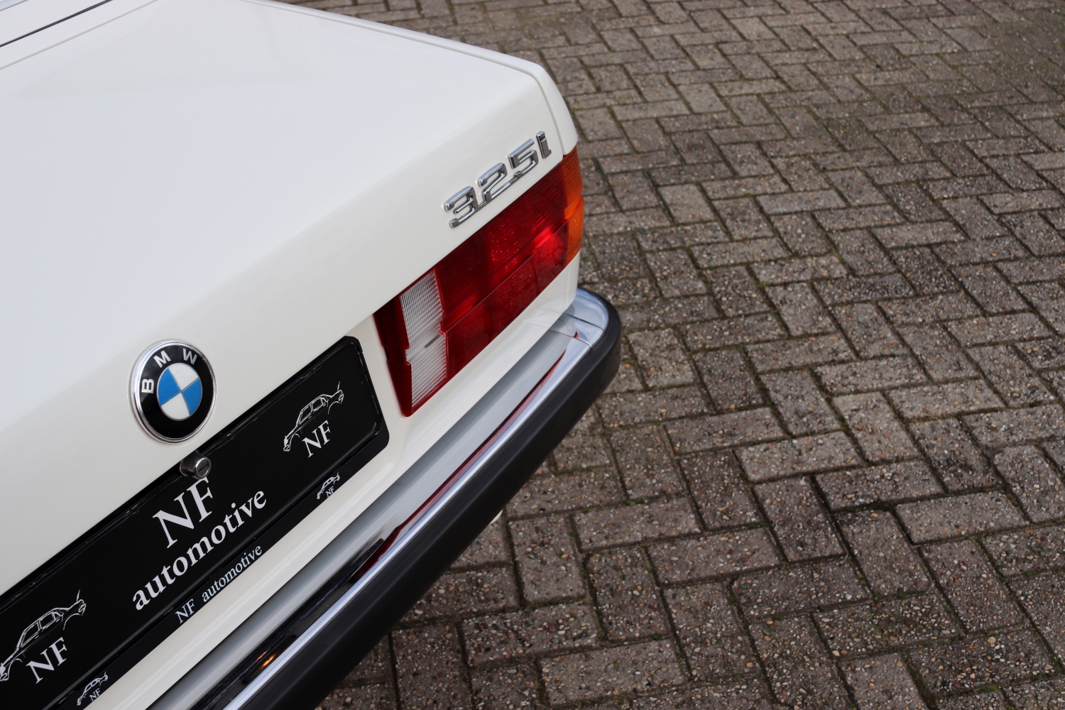 BMW-325i-Cabriolet-E30-1986-65RRT2-123.JPG