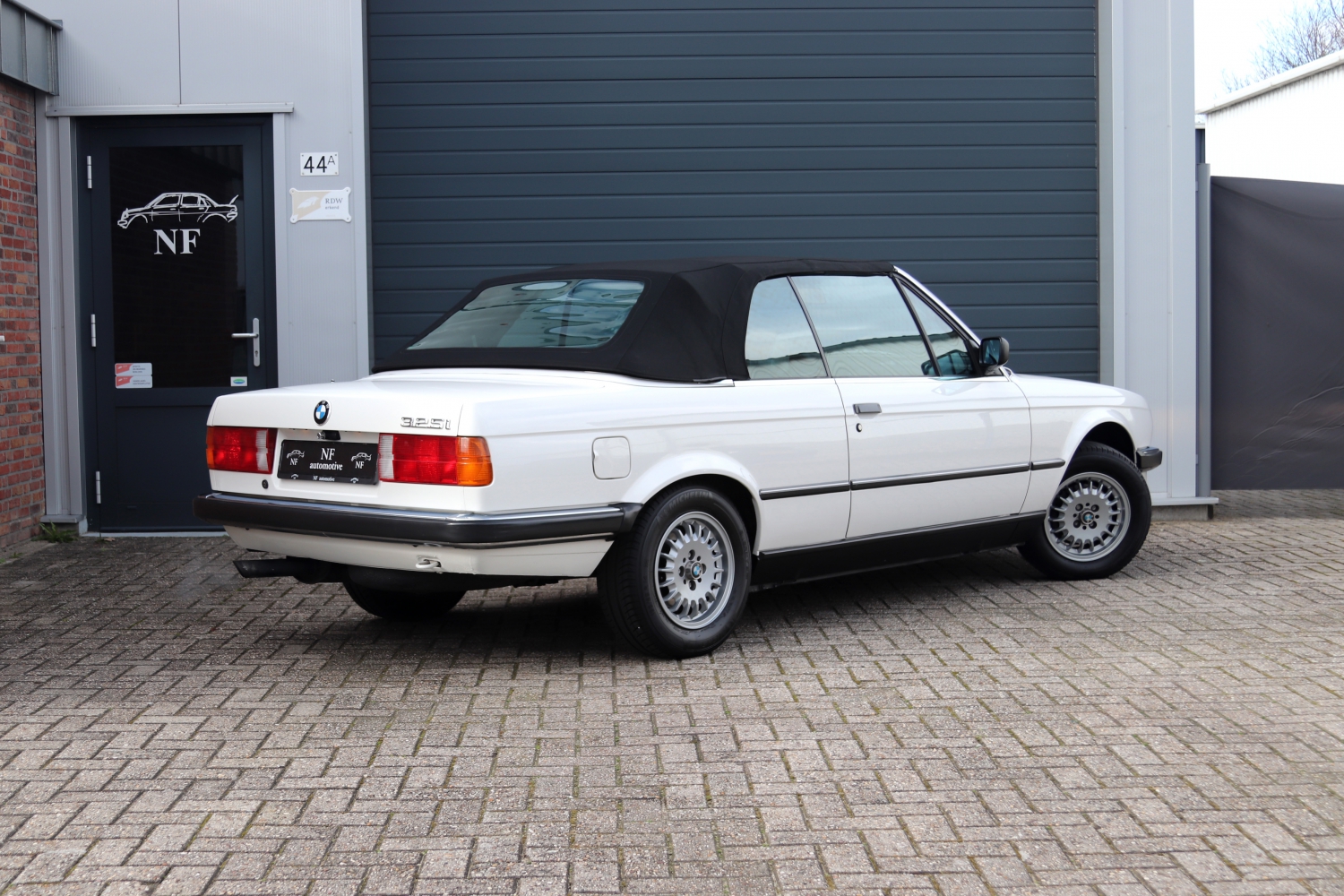 BMW-325i-Cabriolet-E30-1986-65RRT2-125.JPG