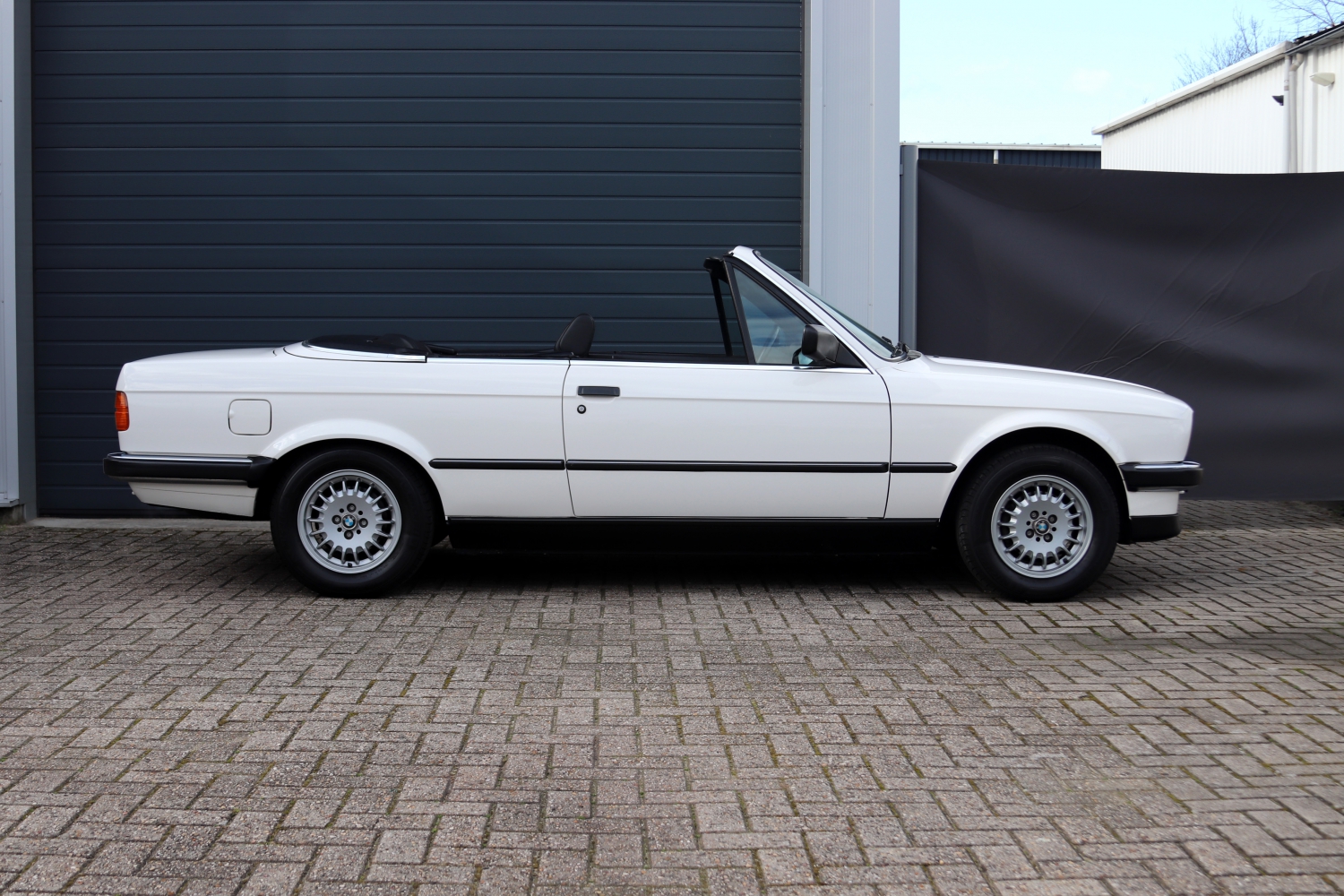 BMW-325i-Cabriolet-E30-1986-65RRT2-132.JPG