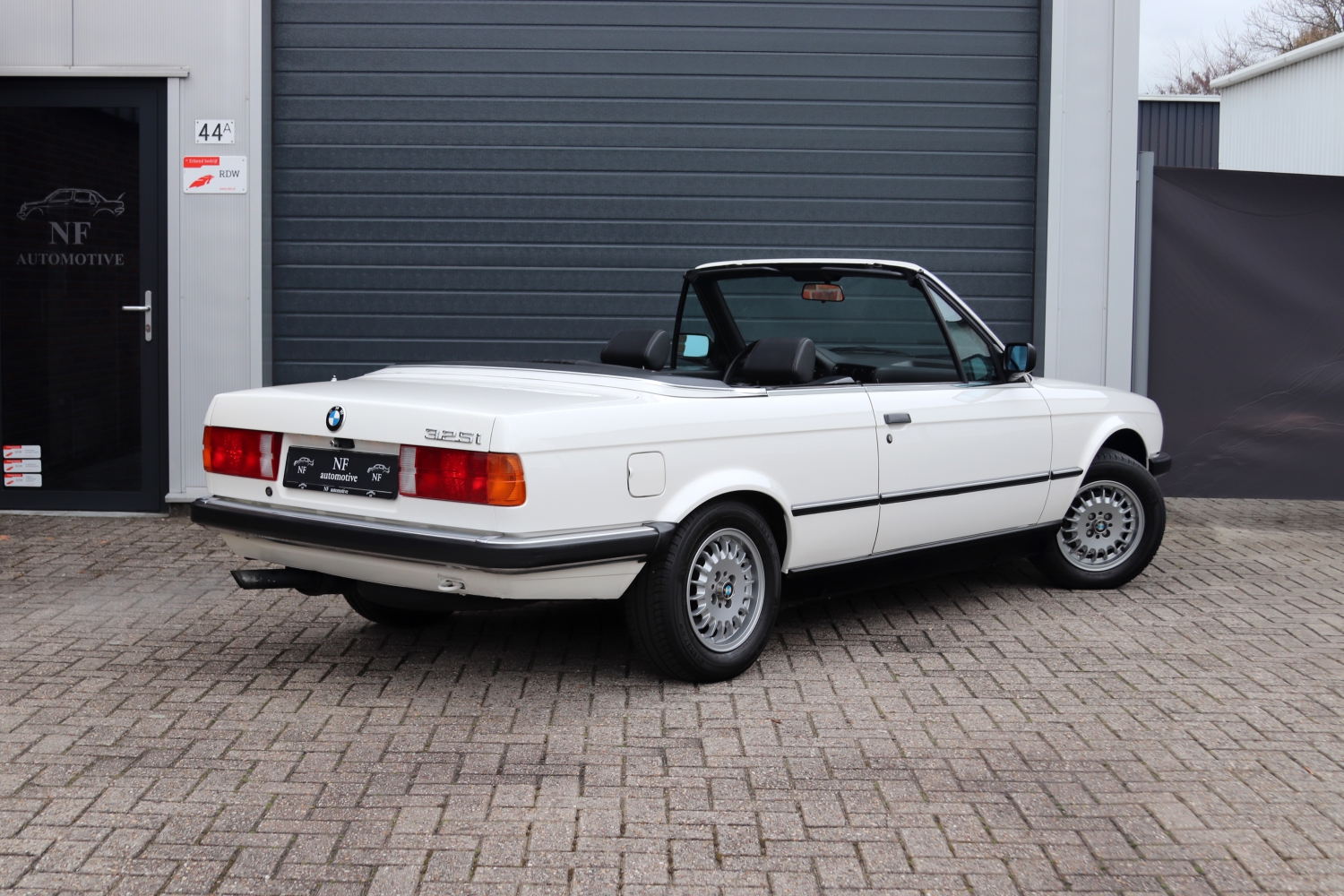 BMW-325i-E30-Cabriolet-65RRT2-2167-005.JPG