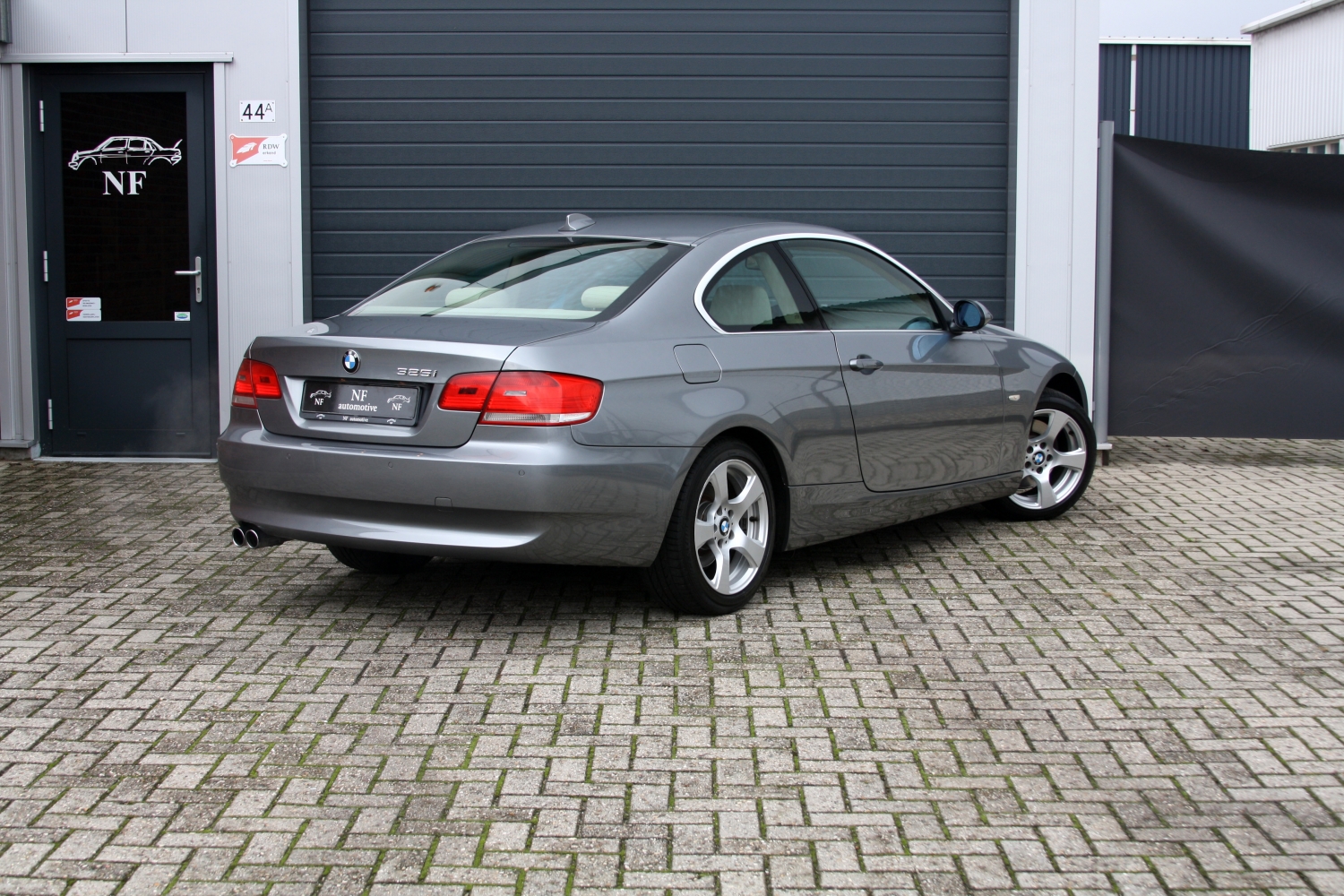 BMW-325i-E92-2006-016.JPG