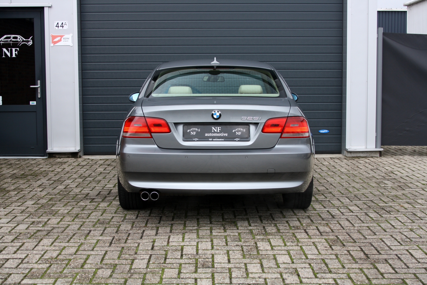 BMW-325i-E92-2006-017.JPG