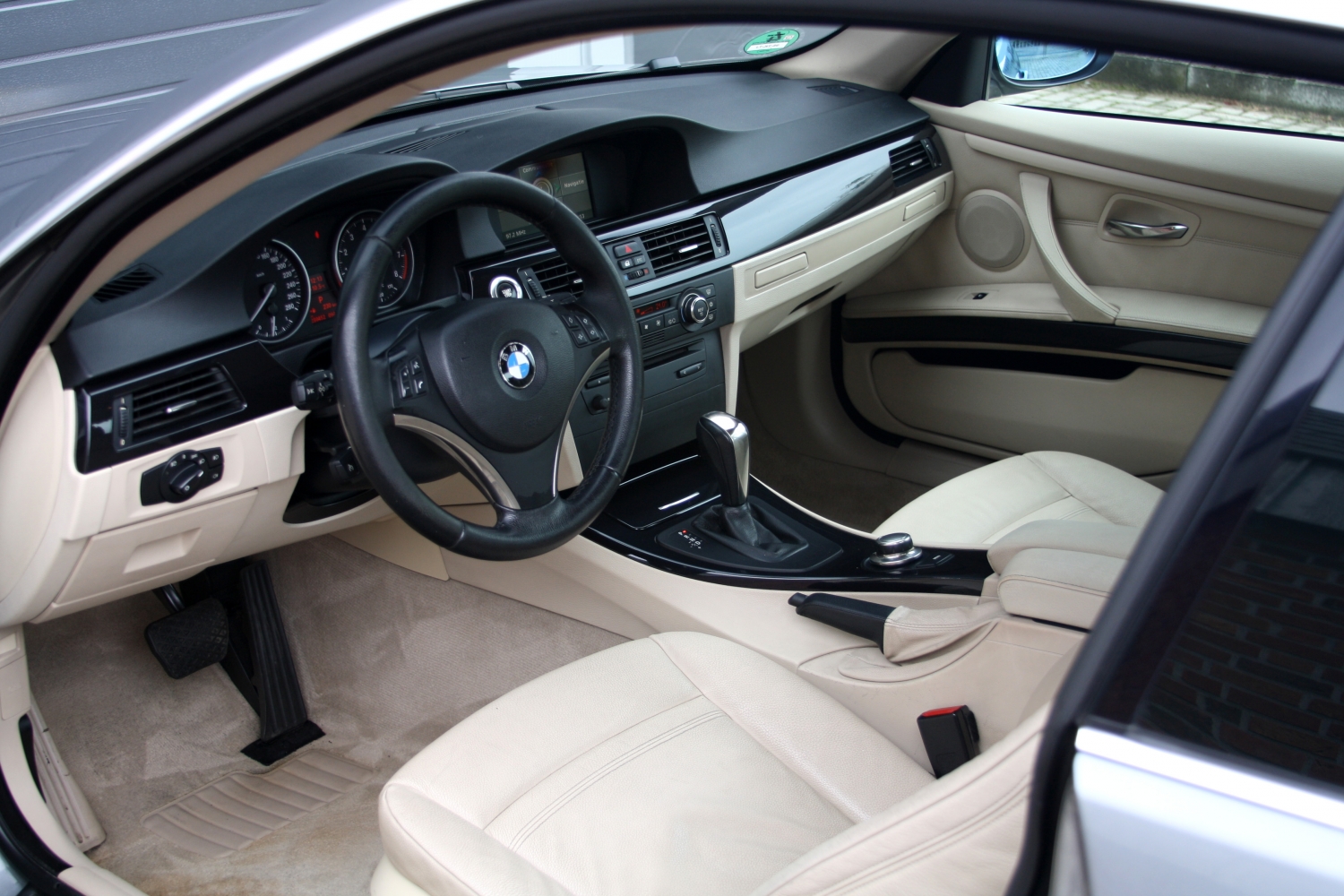 BMW-325i-E92-2006-026.JPG