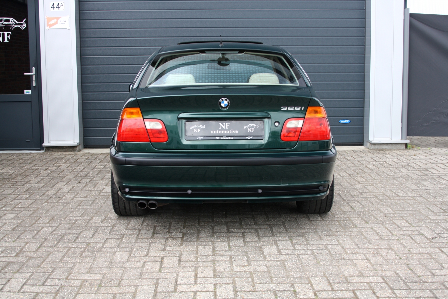 BMW-328i-Sedan-E46-1998-68LHGL-006.JPG