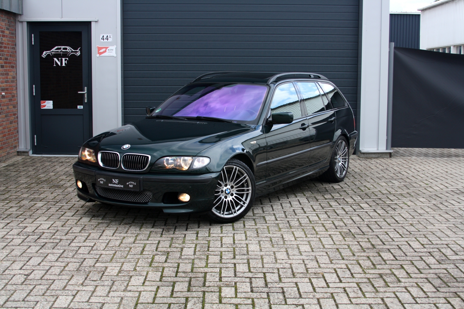 BMW 330i Touring - M-Package kopen bij NF Automotive