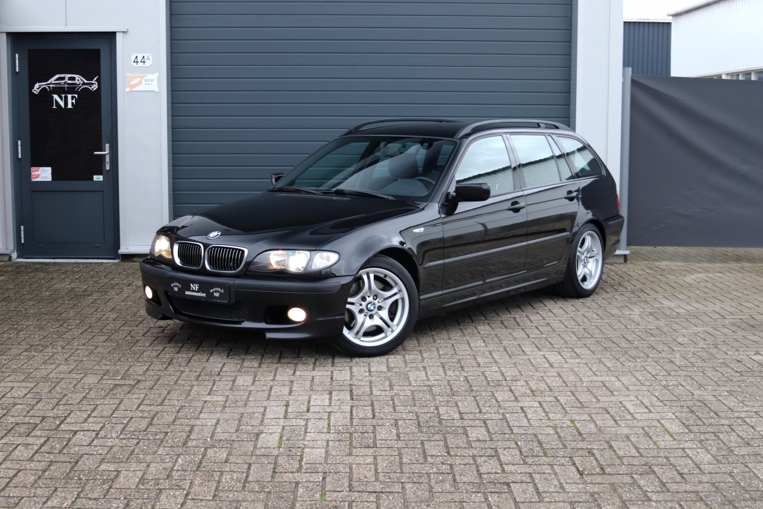 BMW 330i Touring E46 - M Package II - 2. Eig! bij NF Automotive