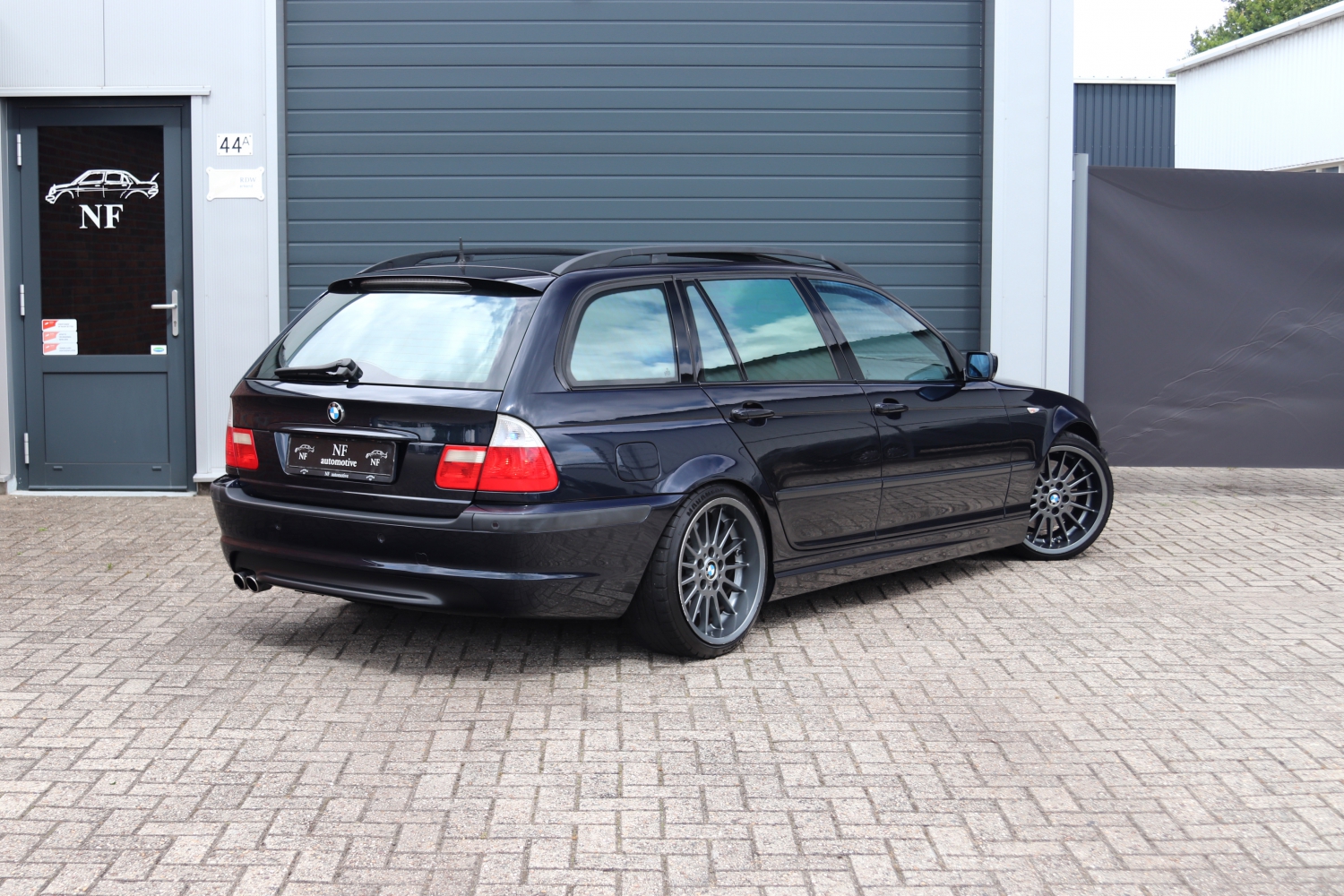 Kinderpaleis boerderij Lounge BMW 330i Touring E46 - M Package II - Individual kopen bij NF Automotive