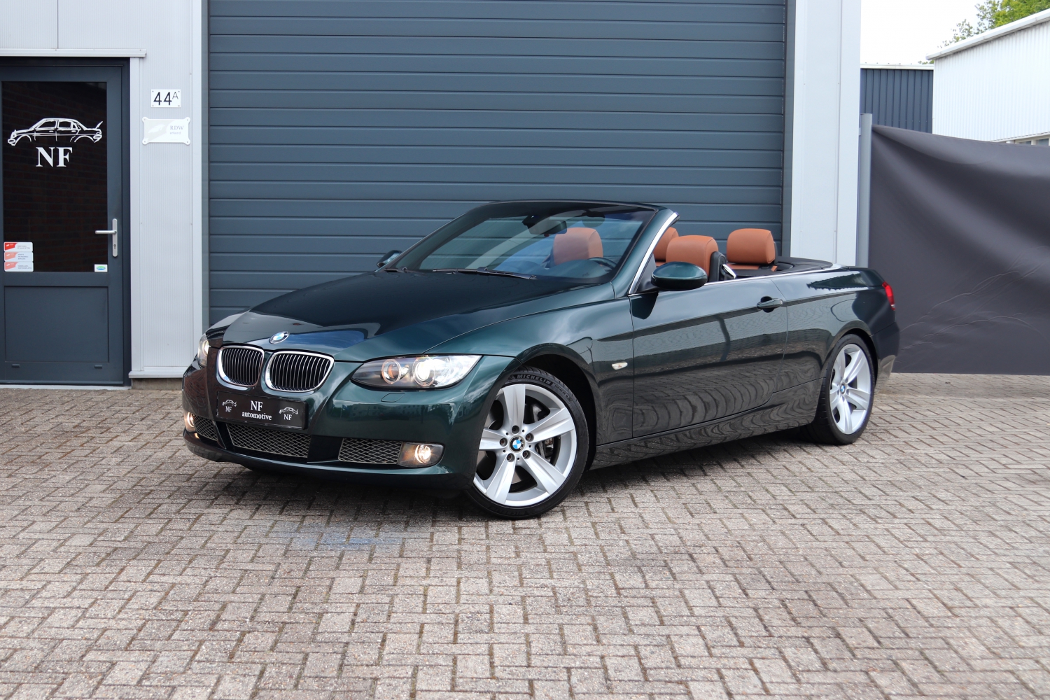 BMW-335i-Cabriolet-E93-2008-06PZV4-001.JPG