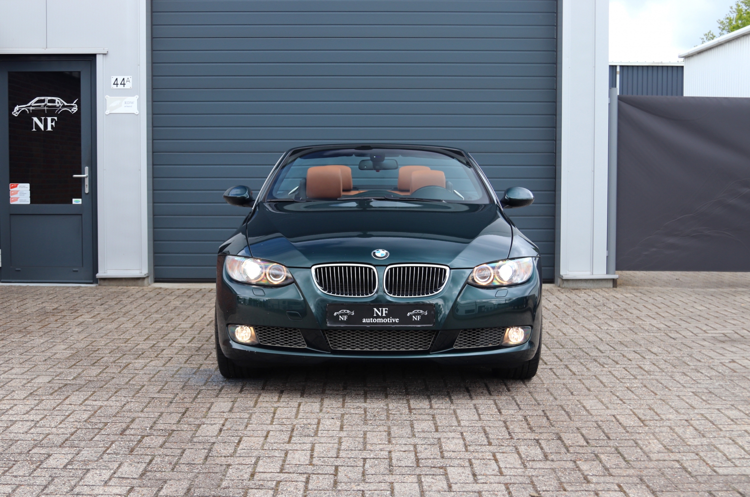 BMW-335i-Cabriolet-E93-2008-06PZV4-002.JPG