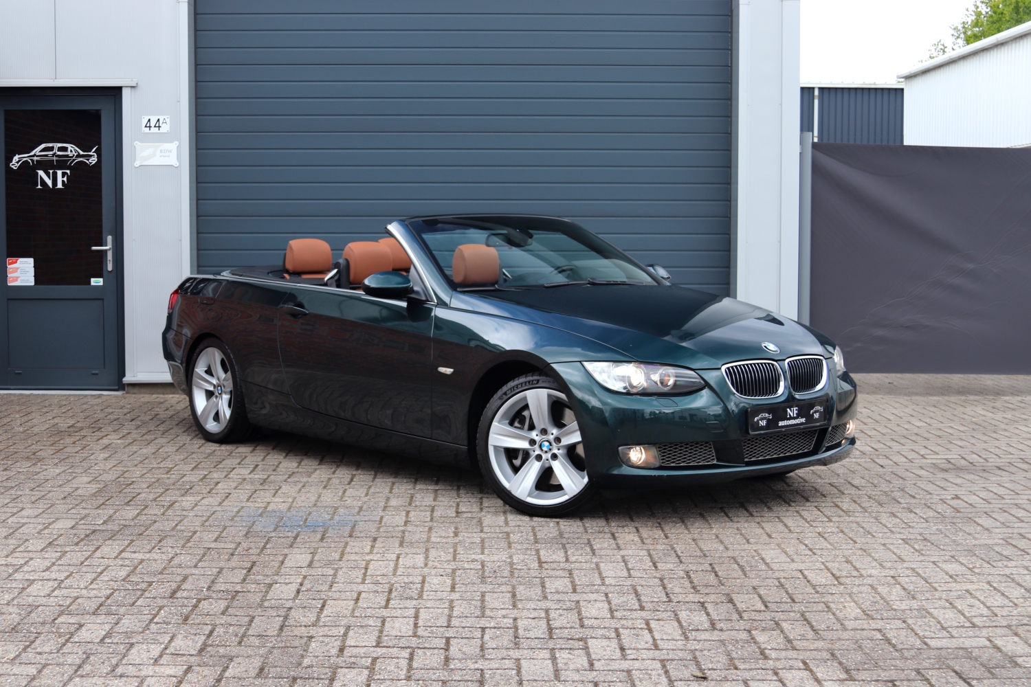 BMW-335i-Cabriolet-E93-2008-06PZV4-003.JPG