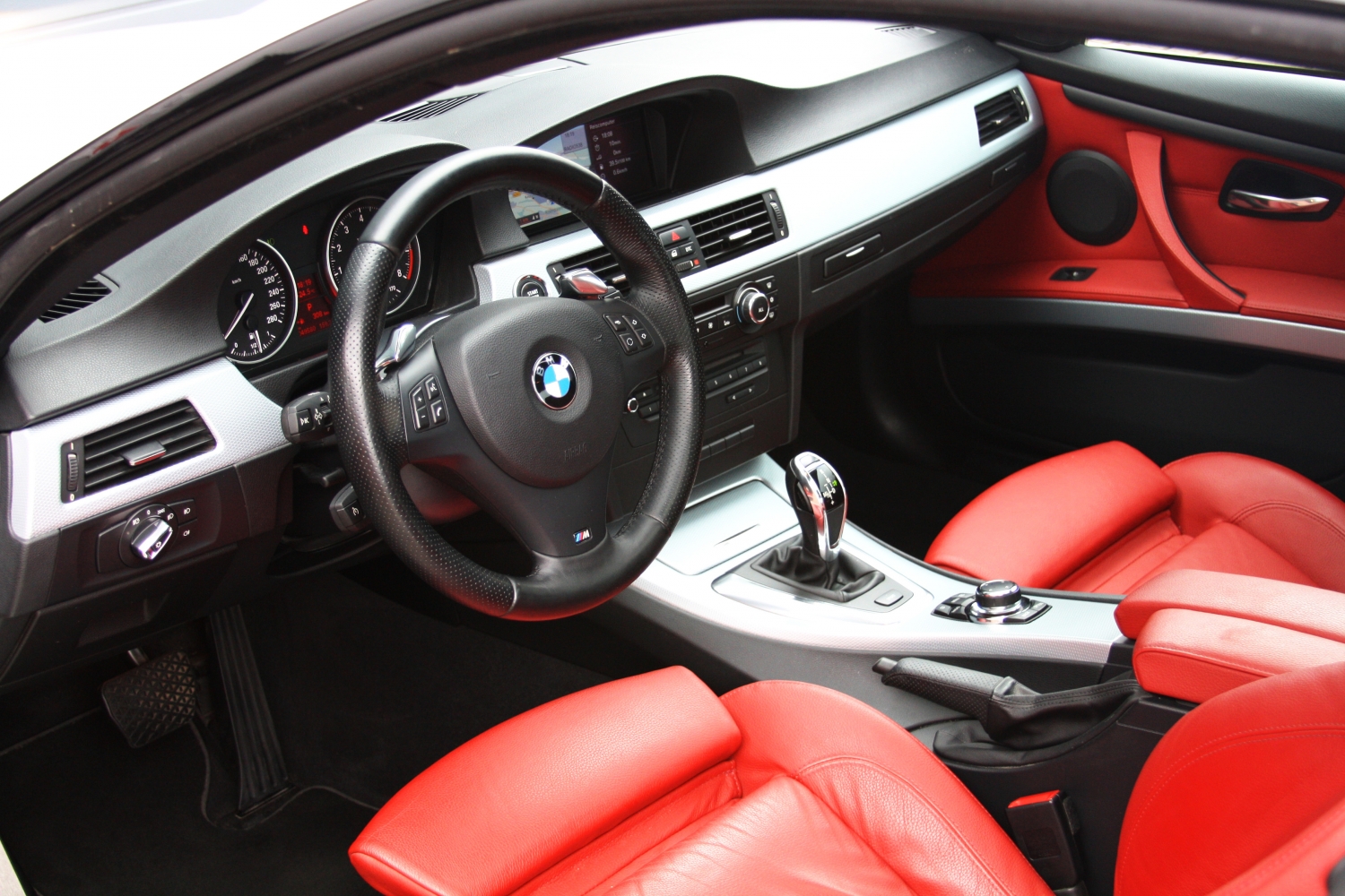 BMW-335i-Coupe-E92-2009-037.JPG