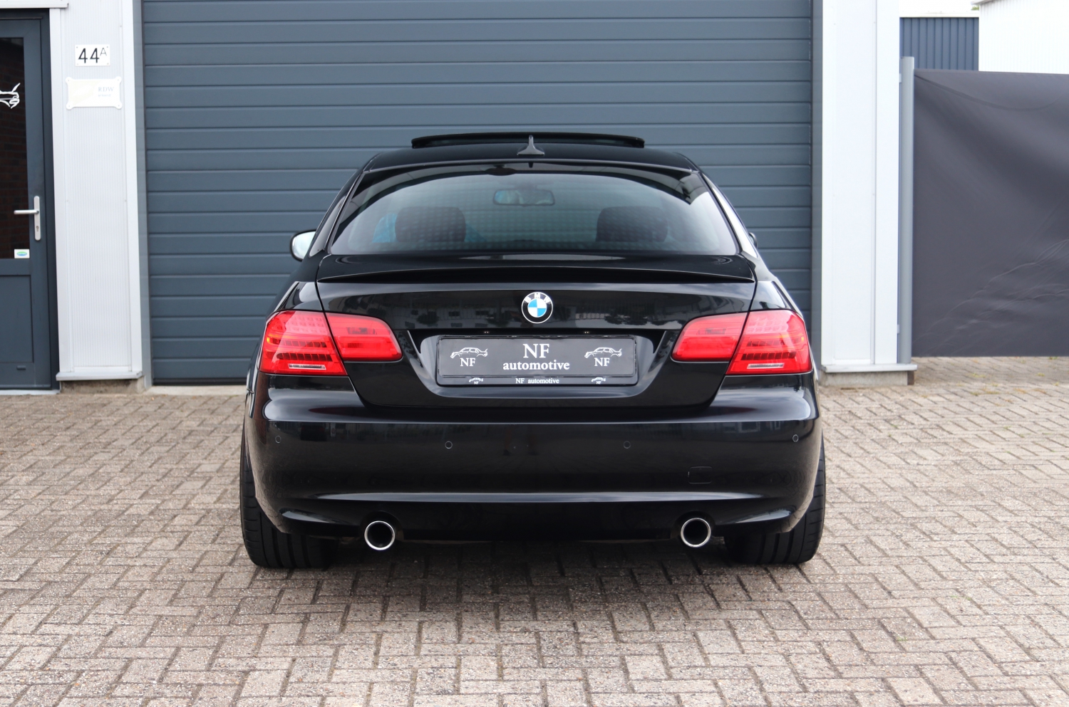 BMW-335i-Coupe-E92-LCI-Hand-2010-015.JPG