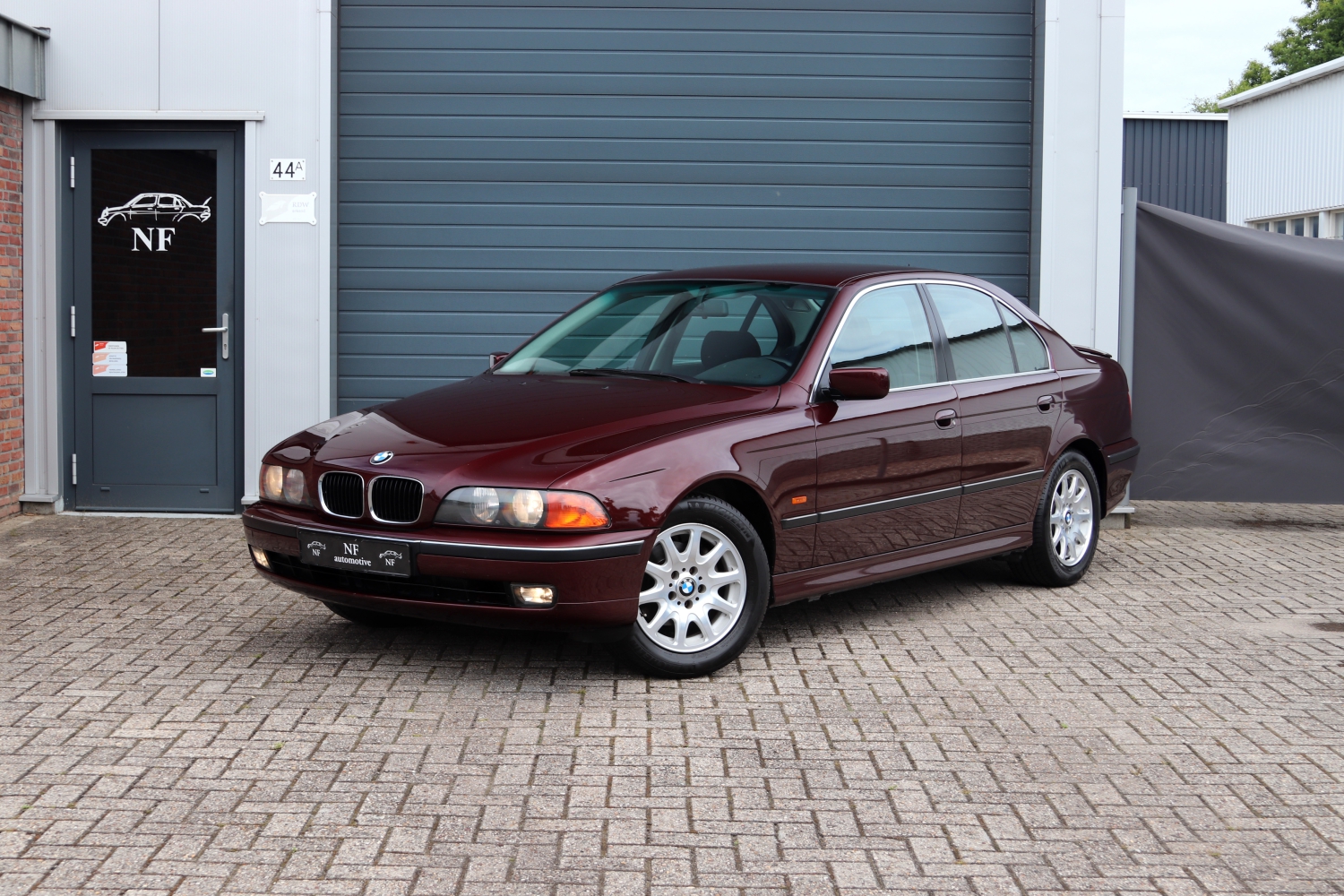 BMW-520i-Sedan-E39-1997-RSZF47-005.JPG
