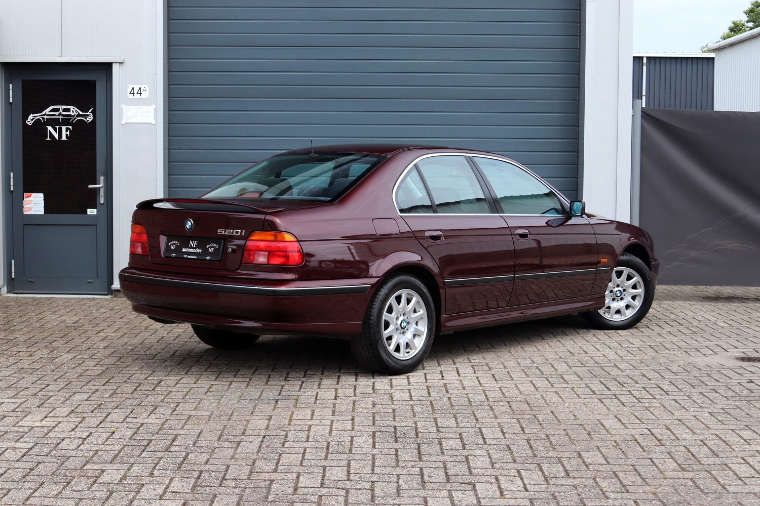 BMW-520i-Sedan-E39-1997-RSZF47-014.JPG