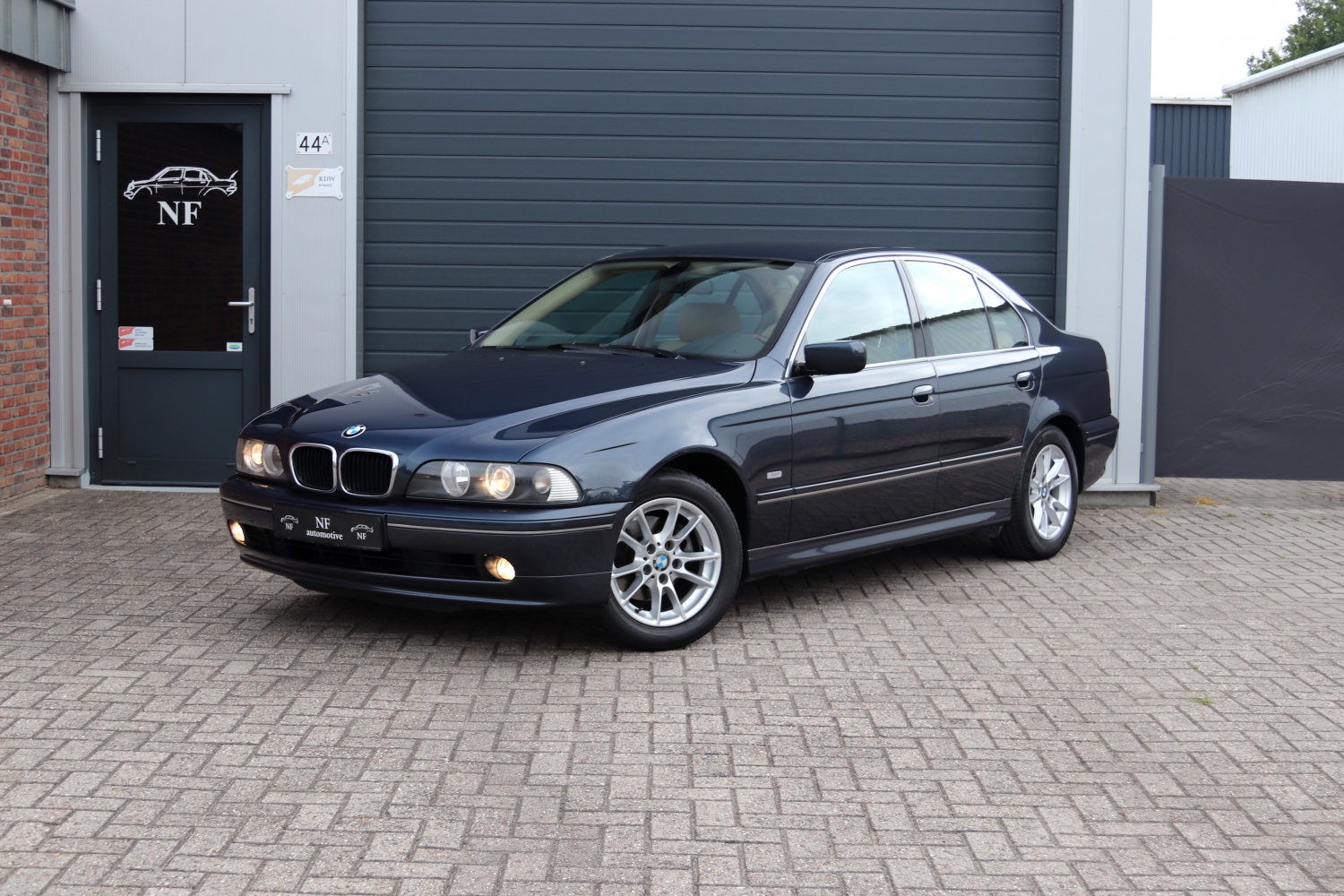 BMW-520i-Sedan-E39-2003-41NBNF-001.JPG
