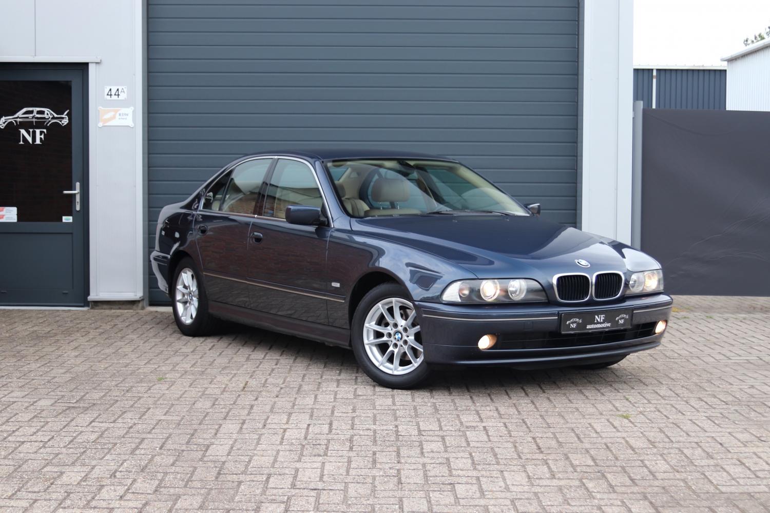 BMW-520i-Sedan-E39-2003-41NBNF-007.JPG