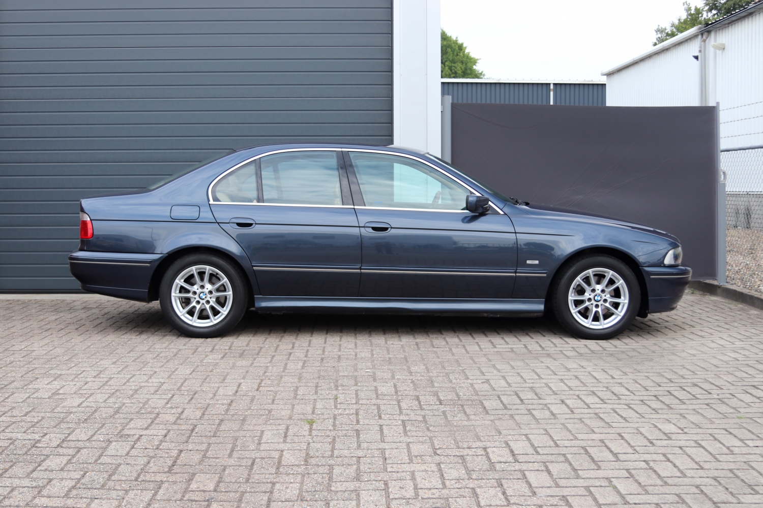 BMW-520i-Sedan-E39-2003-41NBNF-089.JPG