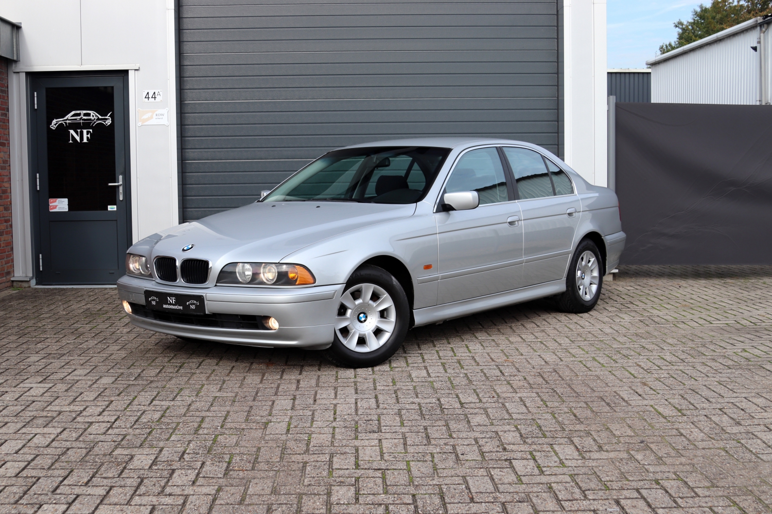 BMW-520i-Sedan-E39-2003-G264FT-089.JPG