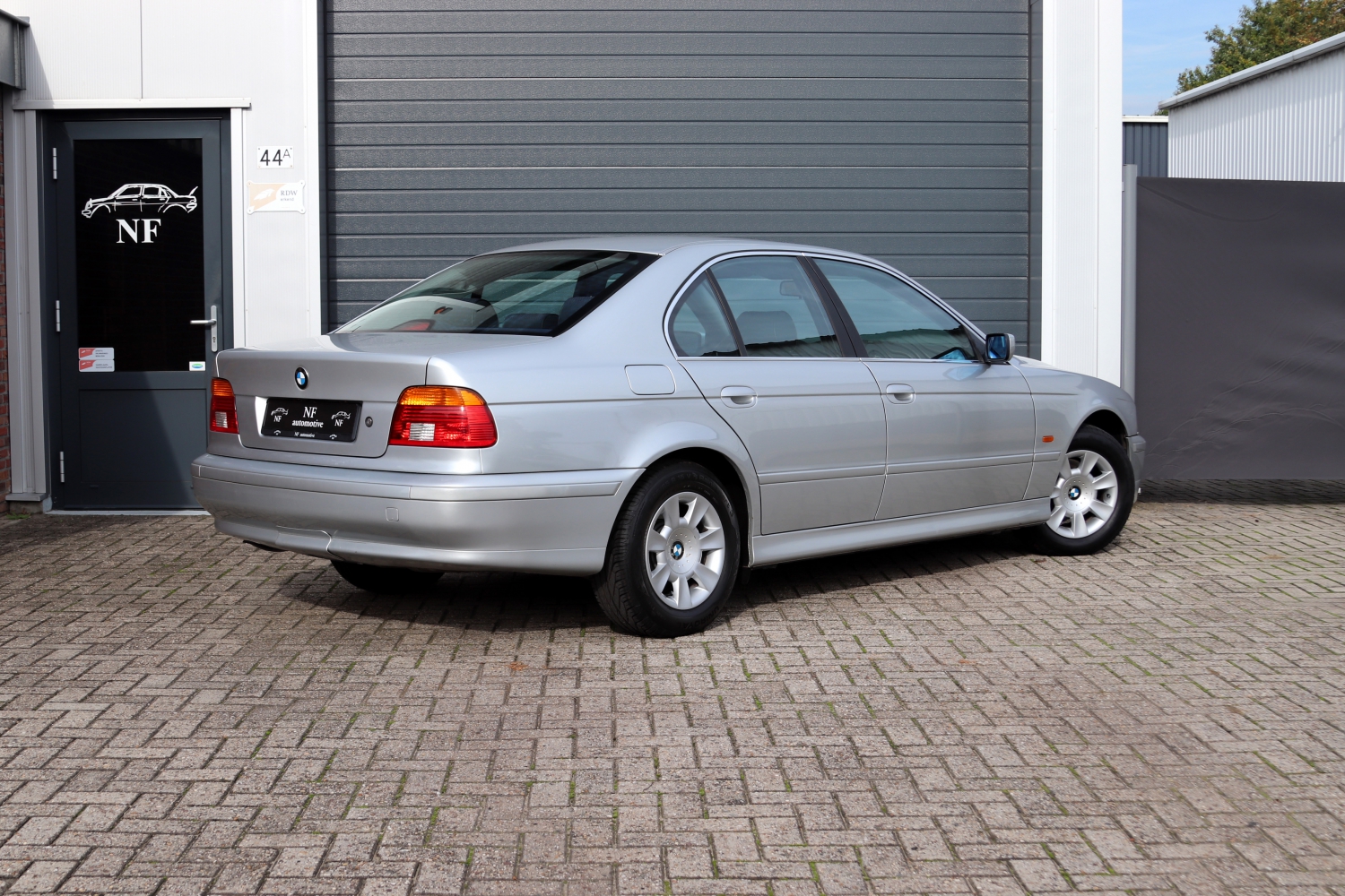 BMW-520i-Sedan-E39-2003-G264FT-103.JPG