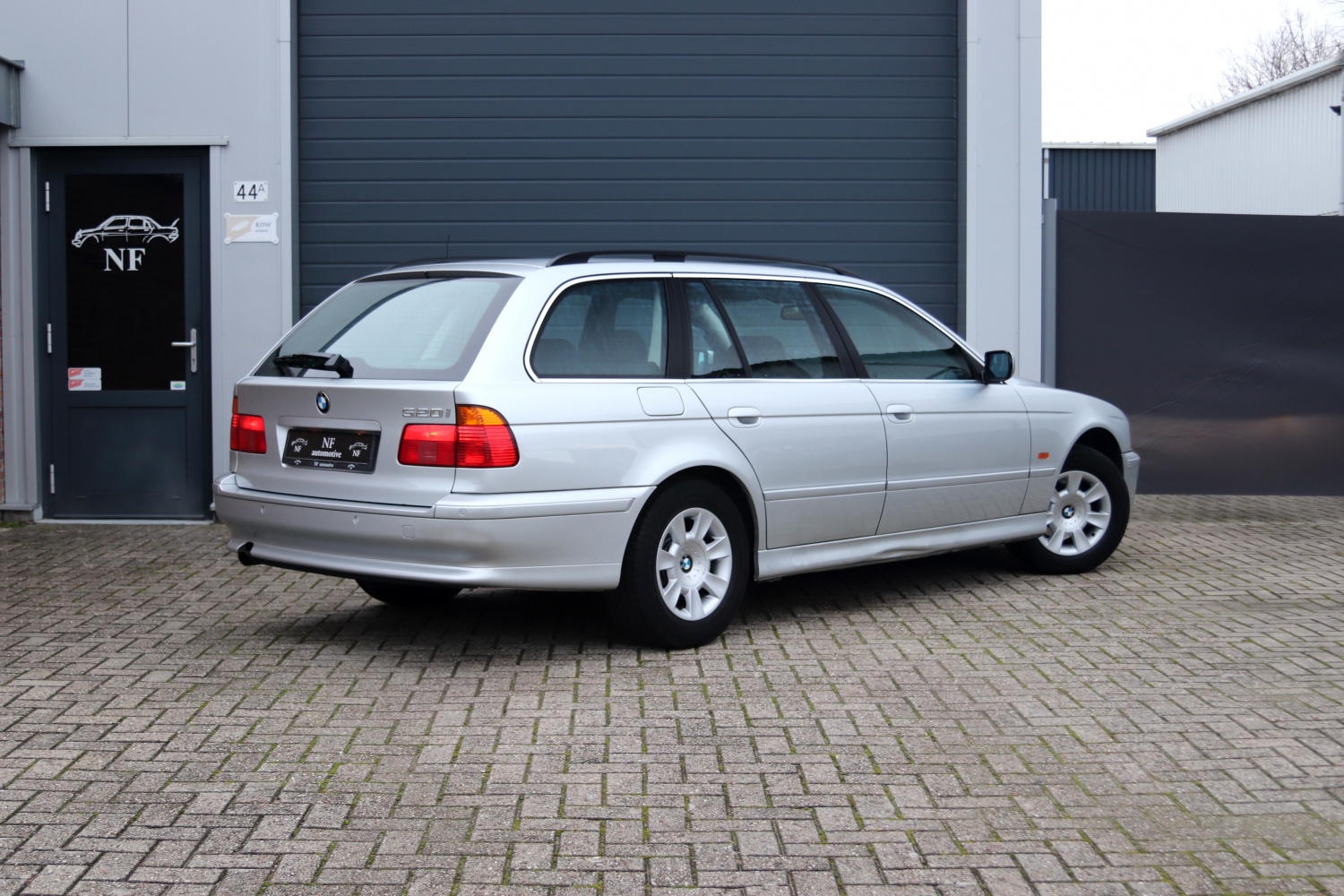 BMW-520i-Touring-E39-2001-G467GK-016.JPG