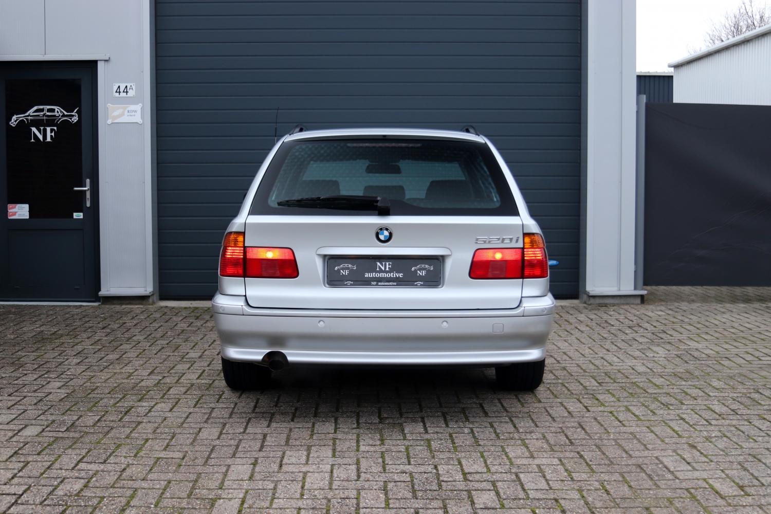 BMW-520i-Touring-E39-2001-G467GK-021.JPG