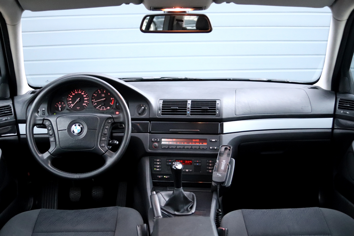 BMW-520i-Touring-E39-2001-G467GK-026.JPG