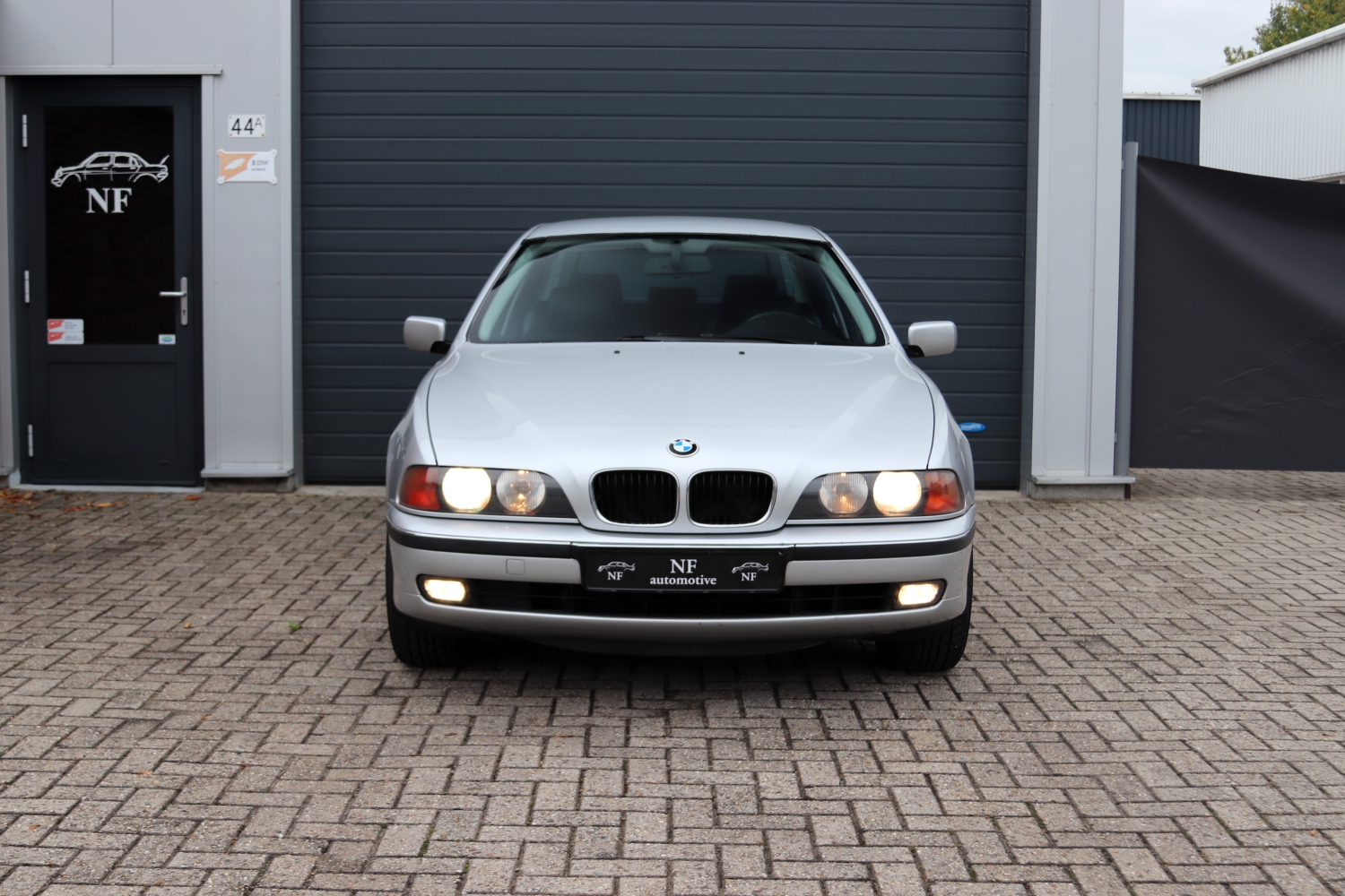 BMW-523i-Sedan-E39-10FBHS-009.JPG