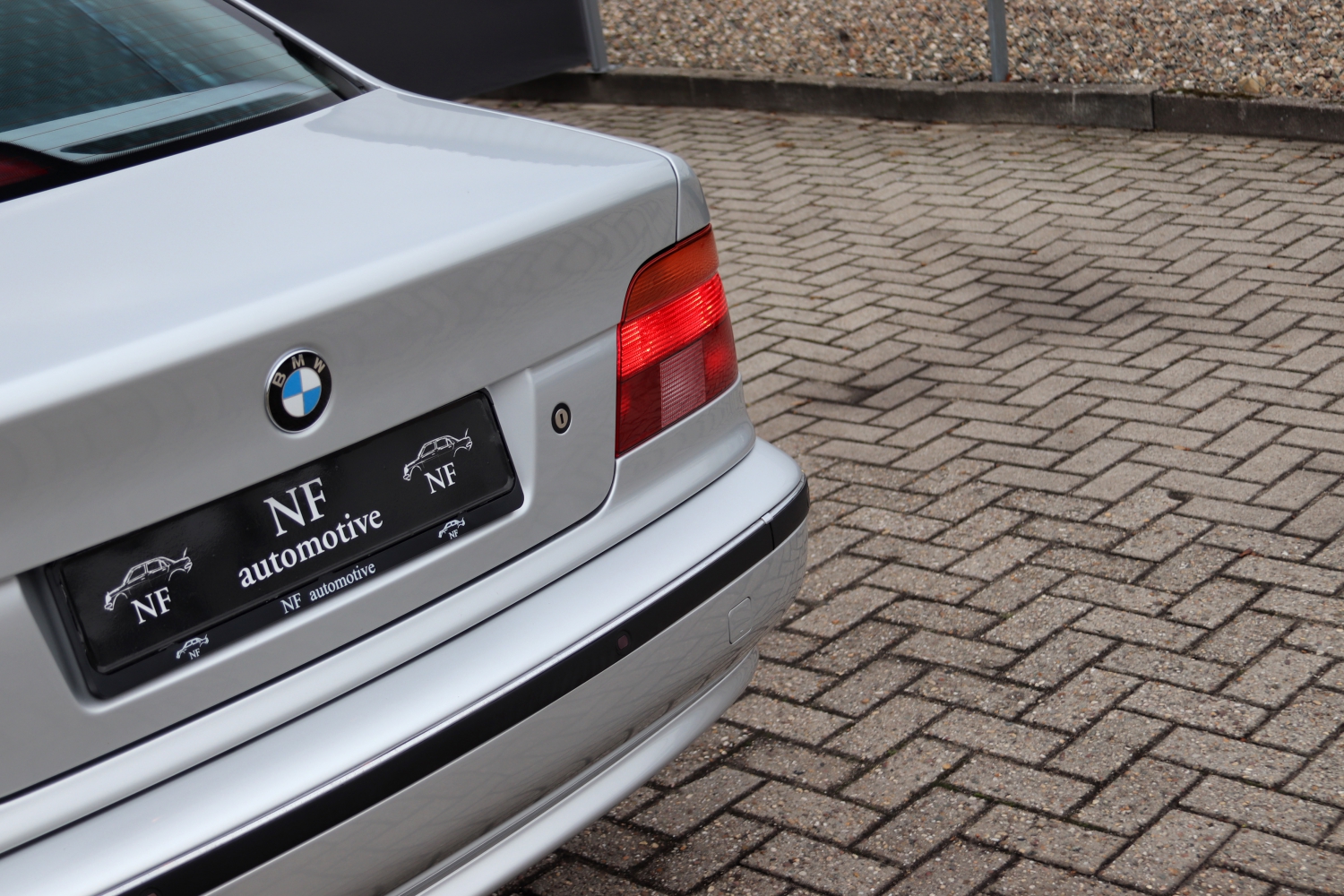 BMW-523i-Sedan-E39-10FBHS-092.JPG