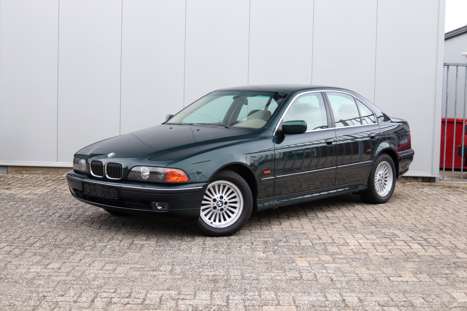 BMW-523i-Sedan-E39-10FBHS-186.JPG