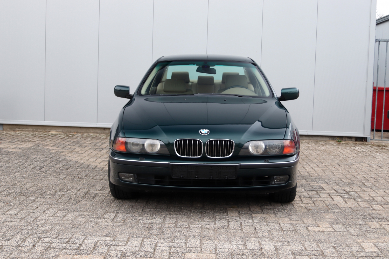 BMW-523i-Sedan-E39-10FBHS-190.JPG