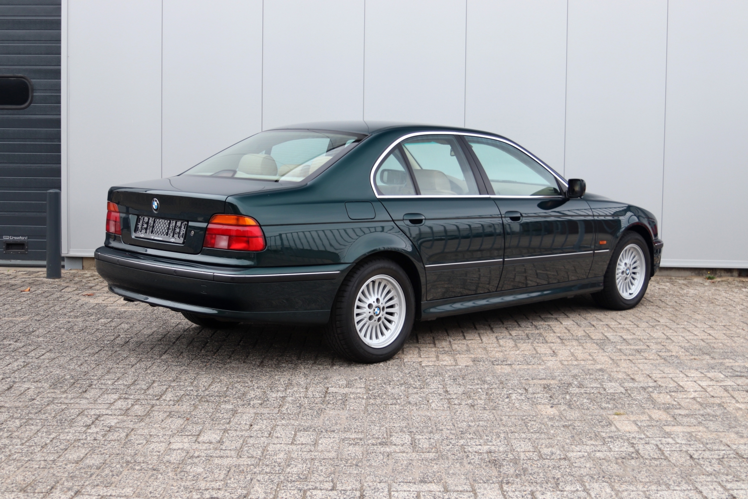 BMW-523i-Sedan-E39-10FBHS-195.JPG