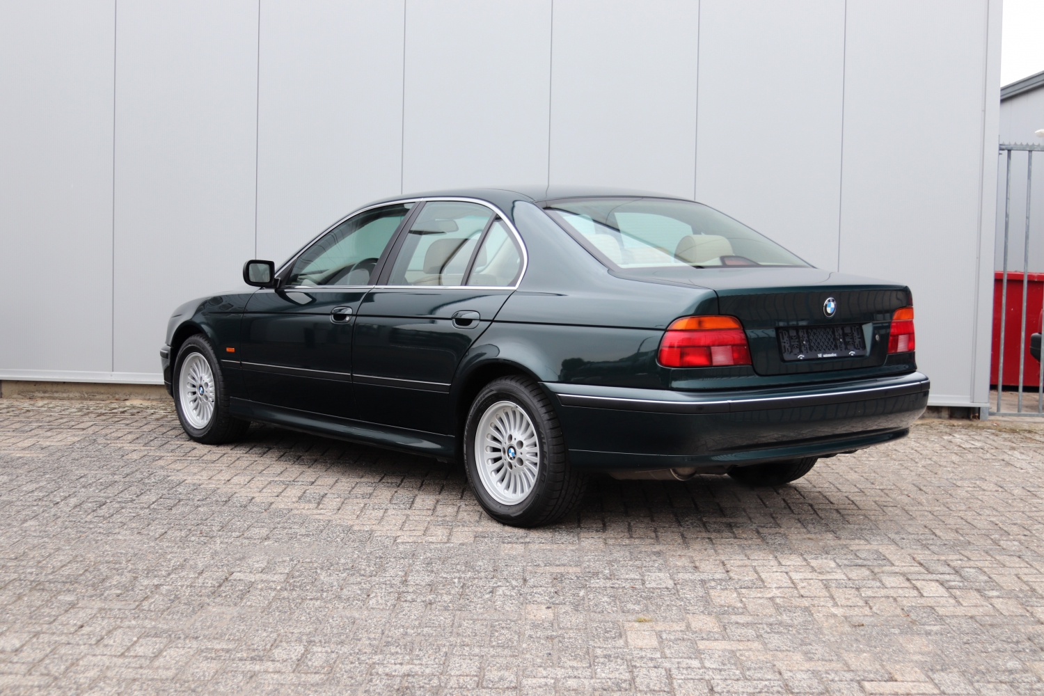 BMW-523i-Sedan-E39-10FBHS-200.JPG