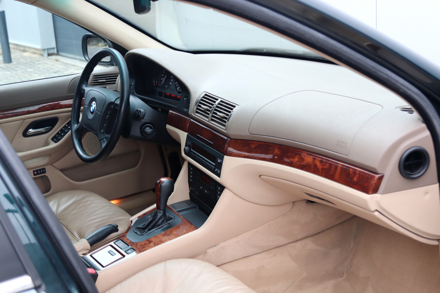 BMW-523i-Sedan-E39-10FBHS-209.JPG